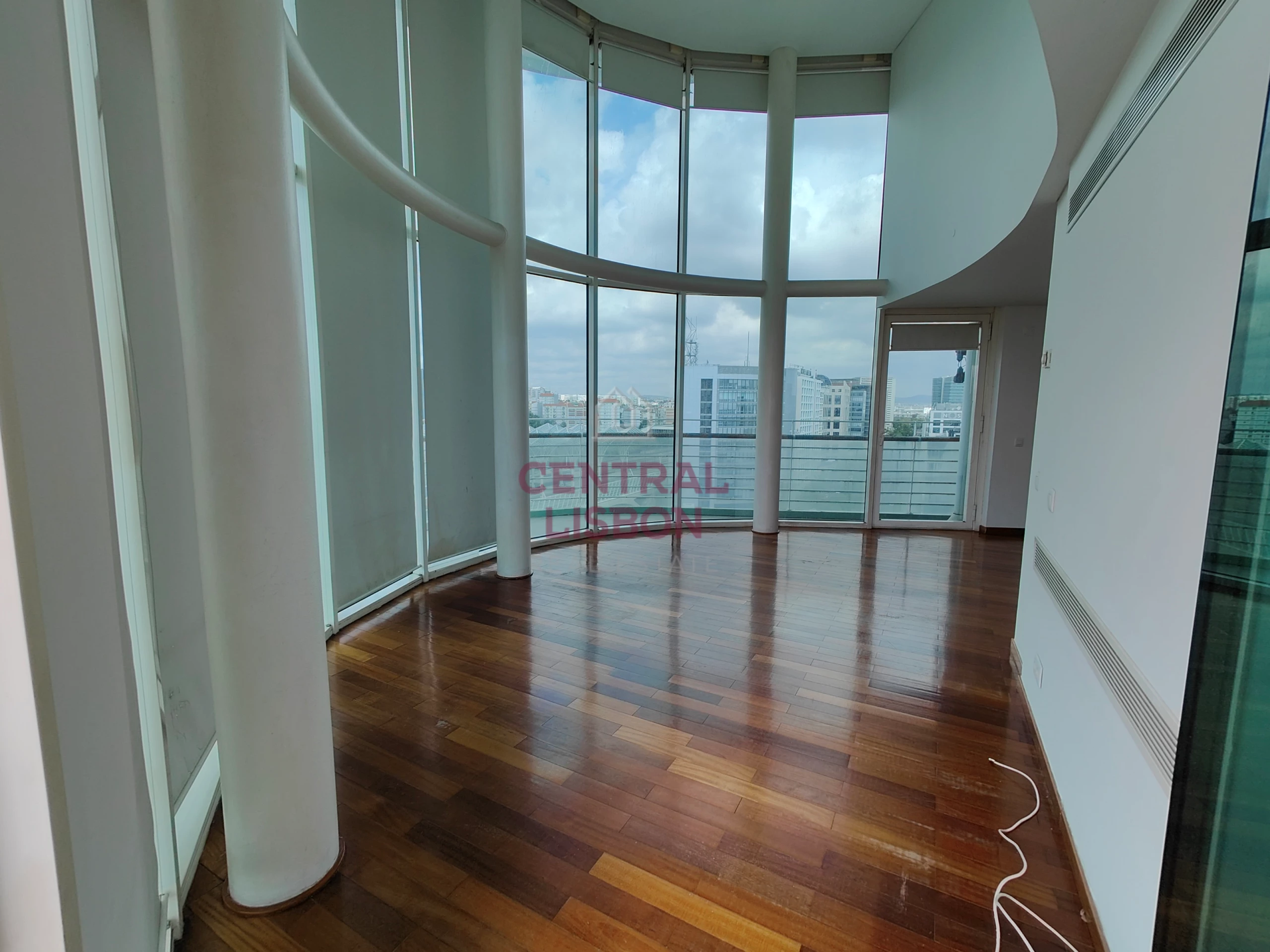 Luxury T3 Duplex with panoramic views in Parque das Nações, Lisbon