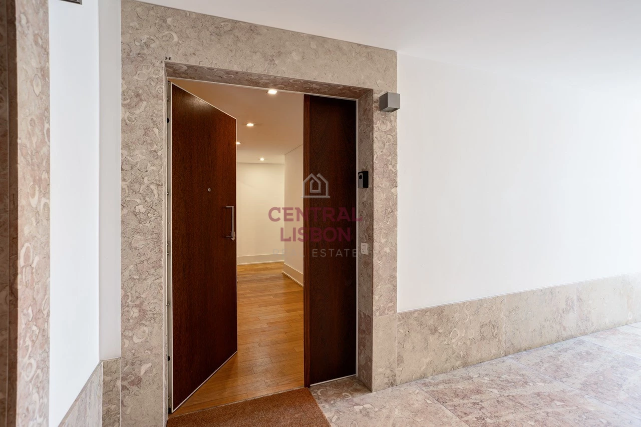 Furnished T4 apartment in Paço do Duque condominium, Chiado, Lisbon