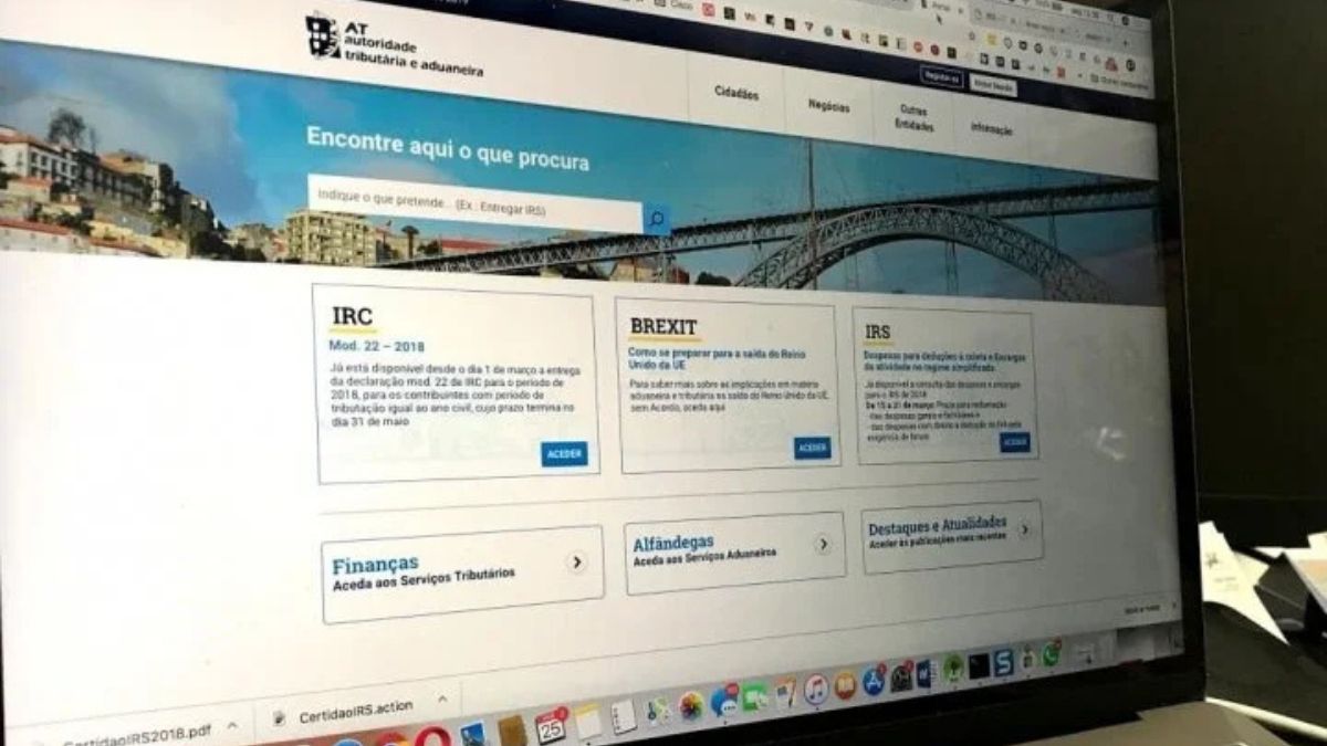Portuguese Finanças portal login screen — AT portal access